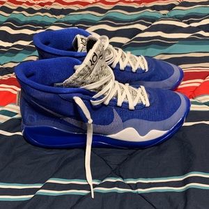 Men’s size 11 Kevin Durant Basketball shoes!